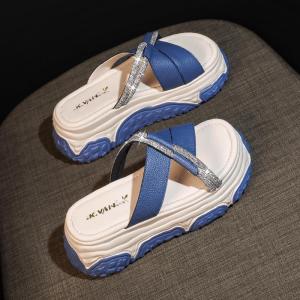 Wear Heightened Half-slippers with A Soft Sole on The Platform Sole and New Fashionable Non-slip Casual One-line Beach Sandals in Summer