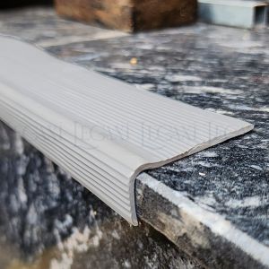 Miếng dán cầu thang bậc thềm chống trượt hình chữ L bám dính chống thấm nước ma sát lớn Legaxi