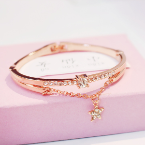 ผู้หญิงที่ไม่ซ้ำกันรูปหัวใจมือเน็ตไอดอลสาวรุ่นเกาหลีที่เรียบง่ายห้าเหลี่ยมแนวโน้มจี้