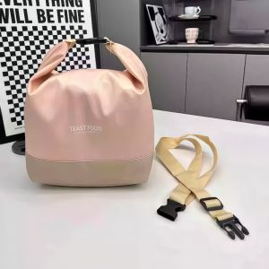 1PC Oxford Cloth Crossbody Carrying Lunch Bag Shoulder Strap Lunch Box Bag Travel Outdoor Picnic Bag Waterproof and Easy To Clean Insulation Bag