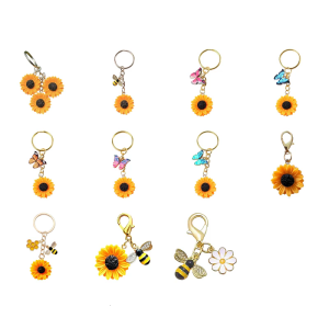 Lightweight Resin Flower Keychain Featuring Sunflower Detailing For Daily Accessories