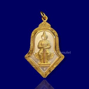 เสื้อยาว ท้าวเวสสุวรรณ วัดจุฬามณี เนื้อทองสามกษัตริย์ เลี่ยมกรอบทองคำ สวยงามมาก