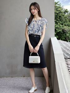 ชุดเซ็ตหวานละมุน ลายดอกไม้ แขนตุ๊กตาน่ารัก กระโปรงทรงเข้ารูป ใส่แล้วดูสวยหวานทุกมุม