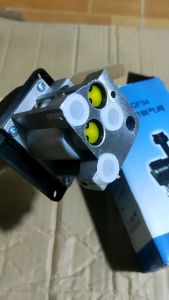 Tay cài ben Howo 3 đường hơi. tay ben 3 lỗ tay nâng hạ ben xe tải. VIE PARTS