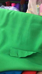 ผ้าเมตรทำฉากถ่ายรูป ผ้าเมตรเนื้อดี สีเขียว ราคาขายเมตรละ 80 บาท หน้ากว้าง 1.5 เมตร