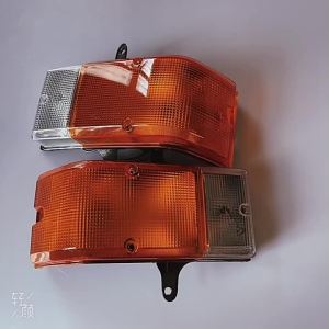 A Pair Car Front Corner Light Turn Signal for Toyota Dyna BU60 1988 to 1995 Two Types