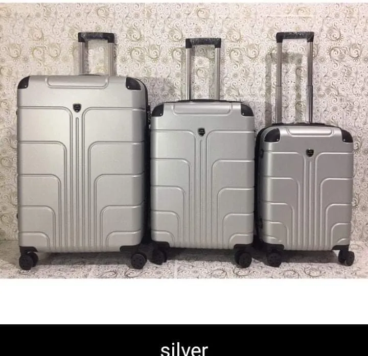 Medium size best sale luggage with wheels