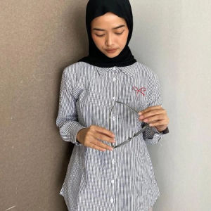 LEONNA ELKA KEMEJA ATASAN WANITA MOTIF GARIS GARIS