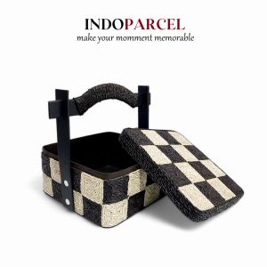 INDOPARCEL - Tas Box Hampers Tengteng Rantang Kotak Anyaman Pandan Ulir Kombinasi Warna Tas Kado Etnik Anyaman Serbaguna Keranjang Anyaman Tas Bungkus Kemasan Hari Perayaan Viral Terbaru
