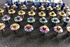 กิ๊ฟชุดสี หมุดล็อคเฟรม X-MAX งานสแตนเลส งานชุบ pvd งานเป่าไทเท กลึงลาย สวยมากๆ Mufac