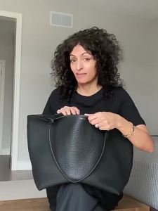 (Ac)กระเป๋าหนังโท้ทคุณภาพสูงกระเป๋าผู้หญิงความจุขนาดใหญ่สร้างความคลาสสิกพกติดความฝันของแฟชั่นและเบ่งบานเสน่ห์ของคุณ