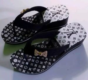 Sandal Wanita Terbaru Sandal Spon Wedges Silver GG