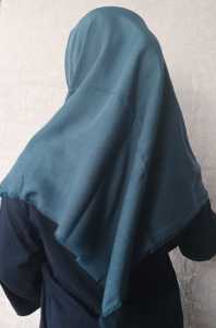 Hijab Segiempat Saudia Rawis: Pilihan Ideal untuk Acara Formal