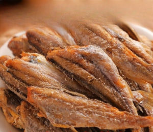 Yellow croaker crispy snack combination spicy and crispy flavor low temperature baking nutritious snack spicy bag 50g
