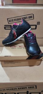 Sepatu Sekolah Casual Wanita Tali Ando Prodiva 02 Black/Phusia (37-40)