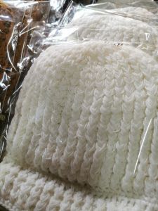 หมวกไหมพรม สีขาว สําหรับถวายแม่ชี /คนถือศีล แบรนด์ สาธุ