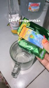 Adem Sari Minuman Rasa Lemon 1box isi 5-6sachet.