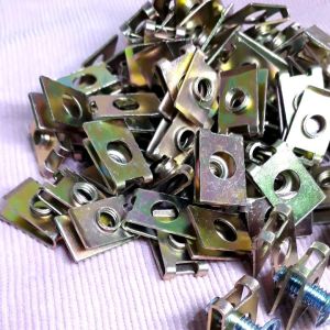 กิ๊บยึดเฟรมM6กิ๊บยึดชุดสีM6เบอร์10(1ถุง5ตัวพร้อมน็อต)เกลียวมิล1.0ใช้ขันกับน็อตตัวผู้เบอร์10M6