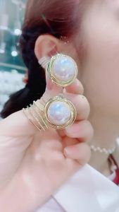Bông tai ngọc trai sang trọng phong cách Hồng Kông cổ điển khí chất Hepburn. 2026 Bông tai nữ mẫu mới năm nay phong cách thời thượng sang trọng tinh tế.