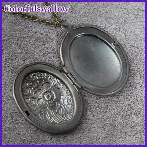 Colorfulswallow Vòng cổ mặt dây chuyền mề đay sọc hoa chạm khắc hộp ảnh mở bằng đồng cổ điển