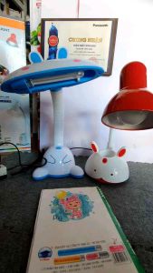 Đèn bàn học sinh SIÊU TIẾT KIỆM ĐIỆN CHỐNG CẬN THỊ