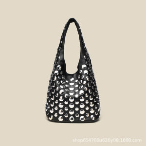 Túi xách nữ kiểu túi tote và túi xô mẫu mới thời trang Âu Mỹ phong cách casual cá tính sành điệu họa tiết chấm bi đinh tán có thể xách tay hoặc đeo