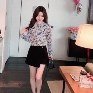 AMMIN เสื้อเบลาส์แขนยาวดี เสื้อชีฟองพร็อพสำหรับผู้หญิงสไตล์เกาหลี เสื้อเบลาส์กระดูมแถวเดียว Sablon Bunga วินเทจหรูหรา