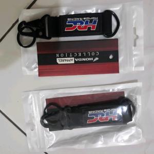 Gantungan kunci bertuliskan HRC dari Honda