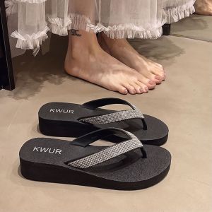 Free Shipping WomenS Flip-Flops Fashionable Outdoor Slippers New Rhinestone Design Suitable For Home Beach And Casual Wear Non-Slip Flat Sole Rhinestone Embellishments