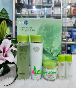 Bộ Kem 3W Clinic Aloe Full Water Activating Skin Care - Dưỡng Trắng Giữ Ẩm Chiết Xuất Từ Nha Đam