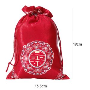 กระเป๋าของขวัญขนมนำโชคแบบพกพาถุงกระเป๋าเชือกผูกการแต่งงานแบบดั้งเดิมของจีนซาตินสีแดงสำหรับของขวัญปาร์ตี้ในช่วงเทศกาล