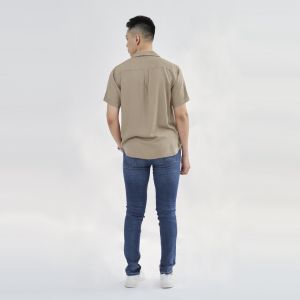 Kemeja Polos Pria Lengan Pendek Kerah Cuban Bahan Rayon Twill 30s Warna Khaki