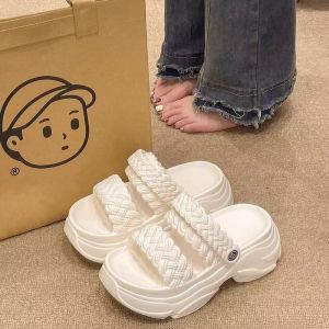 [เพิ่มความสูง 7 ซม.] รองเท้าแตะพื้นหนาแฟชั่น รองเท้าแตะลำลอง รองเท้าแตะแฟชั่นผู้หญิง พื้นนุ่มนิ่ม ใส่บายเท้ามากๆ