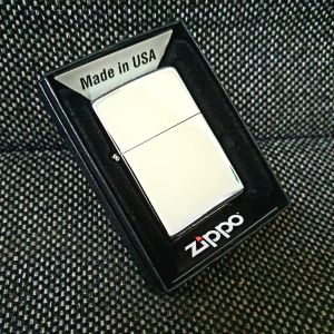 Bật Lửa Zippo Bạc Bóng Đáy Ngược Chữ Xéo Năm 1977 ( Tặng Phụ Kiện ) Hột Quẹt Xăng Đá Zippo