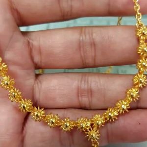 Kalung Matahari: Aksesoris Fashion Unik untuk Wanita
