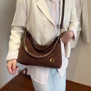 Womens New Light Luxury Fashionable High-End Black Suede Shoulder Crossbody Bag Versatile for Commuting Large Capacity Tote Bag