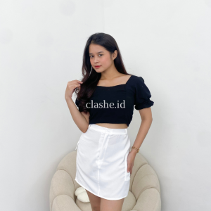 Yona Skirt Rok Cargo Pendek Wanita Crinkle Airflow Anti Lecek Korean Style Terbaru Kekinian Viral by Clashe