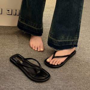 [Free Shipping] Summer Korean-Style Ins-Style WomenS Flip-Flops Versatile For Beach Vacations And Travel Small Size Outdoor Sandals