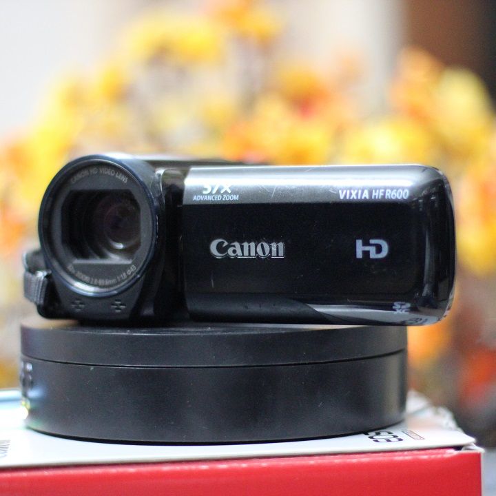 Máy quay phim Canon Vixia HF R600 zoon 57x có file Mp4 Máy Quay