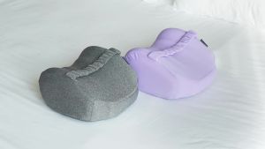 KingPavonini  Cooling Knee Pillow   Suitable for side sleepers with hip joint pain  Memory Foam Leg Pillow for Side Sleeping with Shoulder Strap  Ergonomic Hip Pillow for Spine Alignment  Back / Knee pain  Sciatica  Pregnancy