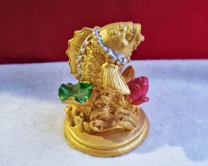 ปูนปั้น ตุ๊กตาปั้น ปลาหลีฮื้อ ปลามงคล ปลาเรียกทรัพย์ รับทรัพย์ เรียกเงิน เรียกทอง ธุรกิจรุ่งเรือง รูปปั้นปลา ปลา ขนาดเล็ก สูง 10 ซม - สีทอง