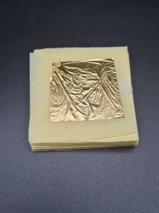 ทองคำเปลวแท้ 99.99% 24K pure gold leaf 0.12 micron สำหรับงานสปา ใช้ในการนวดหน้าร่วมกับ เซรั่ม ครีมหรือโลชั่น หรือ ใช้ตกแต่งอาหาร (ราคาต่อ แผ่น)