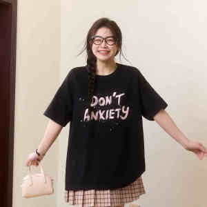T-Shirt Wanita Lengan Pendek Hitam Motif Huruf - Katun Premium Bernapas Desain Streetwear Oversize Tren Musim Panas 2025 Baju Kasual Ukuran Besar Kerah Bulat Slim Fit Kaos Remaja ABG Kekinian Gaya Korea Diskon T-Shirt Tipis Oversize Lembut Nyaman