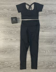 Bộ Đồ Tập Thể Thao Nữ Quần Dài Áo Croptop Kèm Mút Đan Dây Lưng Chất Thun Lạnh Co Giãn Tốt