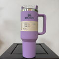 Stanley Thermos Cup 40oz Large-capacity stainless steel water cup with handle and high aesthetic appeal for outdoor use. 