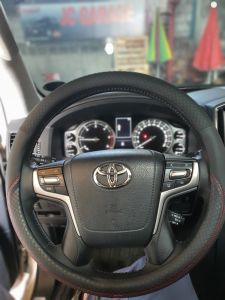 STEERING COVER WITH RED STITCH UNIVERSAL FIT LEATHER GOOD FIT COVER