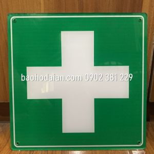 Bảng mica sơ cấp cứu chữ thập kích cỡ 20 x 20cm