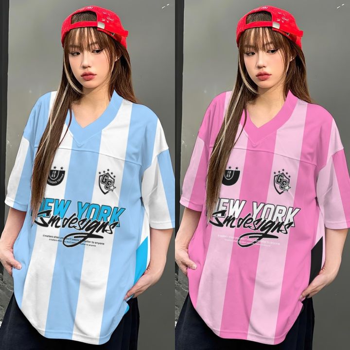 2568 สไตล์เกาหลีเสื้อยืดผู้หญิงขนาดพิเศษ คอวี แขนสั้นพิมพ์ลายตัวอักษร ...