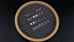 1 คู่ กระดุมแขนเสื้อผู้ชายทรงสี่เหลี่ยม คลิปผูกเนคไททองแดงและกระดุมแขนสำหรับผู้ชาย ของขวัญแขกงานแต่งงานหรูหรา เครื่องประดับแฟชั่น แขนเสื้อผู้ชาย