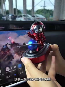 Tự động trang trí Phi Hành Gia làm thơm không khí sử dụng năng lượng mặt trời nước hoa quả Máy khuếch tán tinh dầu